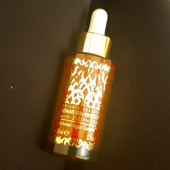 Private Reserve Ultimate Skin Perfector with Ziziphora